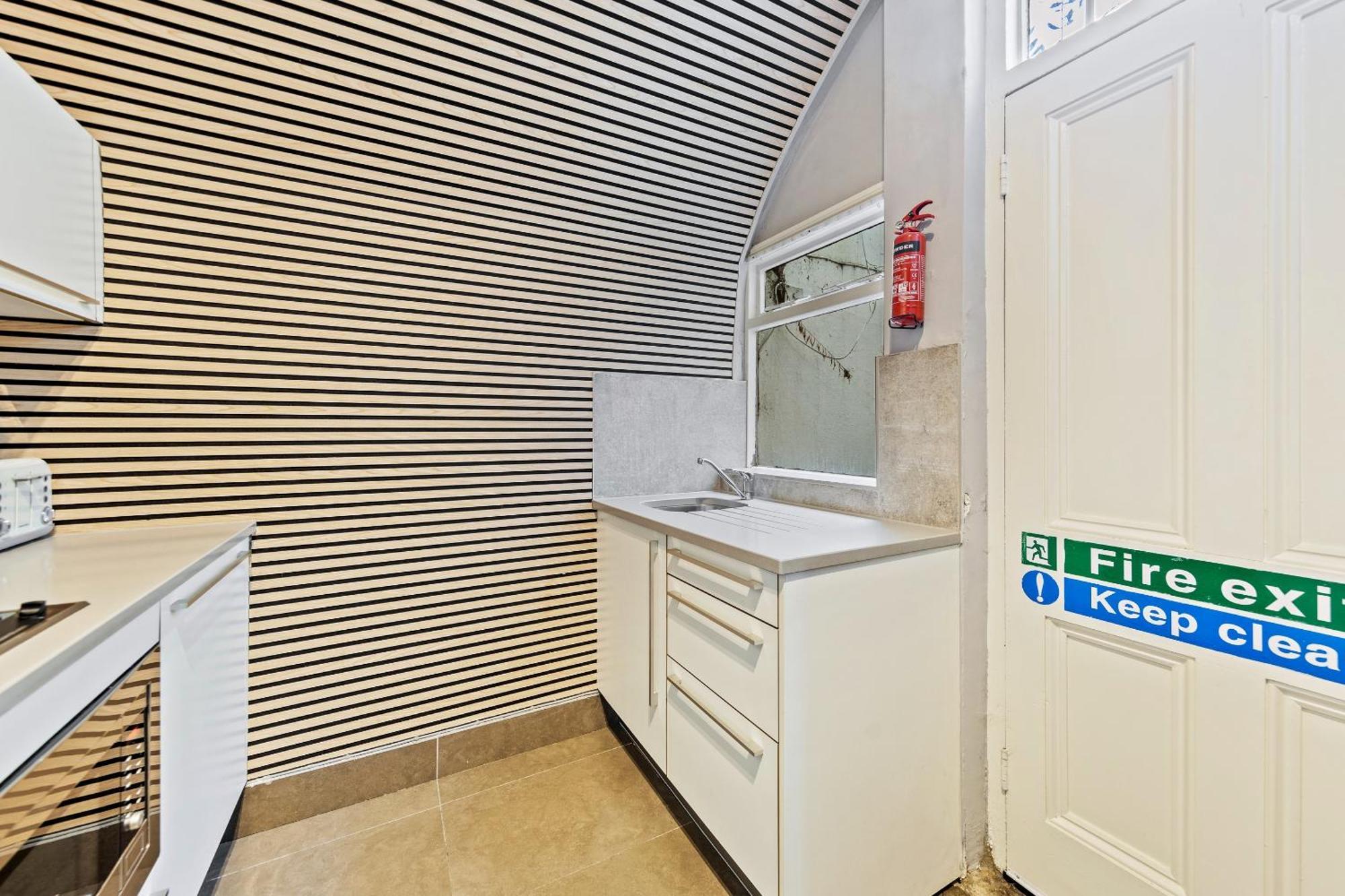 Vancouver Hotel 3*